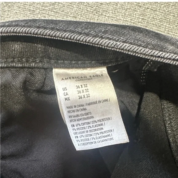 Men's American Eagle Athletic fit Black
Distressed Slim Jeans 36x32 - Picture 2 of 4